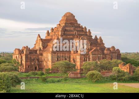 Bagan ist eine alte Stadt und ein UNESCO-Weltkulturerbe in der Mandalay Region von Myanmar. Stockfoto