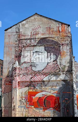 Urban Graffiti on Abandoned Building von der schottischen Künstlerin ELPH, Liverpool, UK Stockfoto