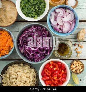 kale Salat, Rezepte gesund, knackiges Cashew, vegeta, Rian, vegetarische Rezepte, cole Slaw, thai Cashew, vegan, vegan, Rotkohl, Sojasockecoleslaw Stockfoto