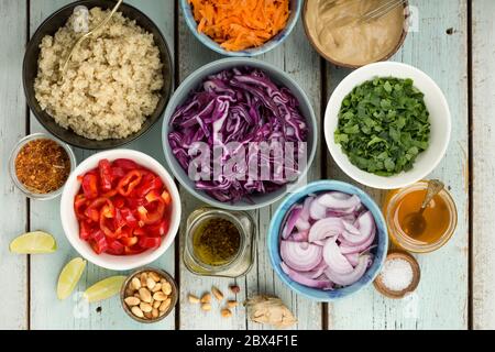 kale Salat, Rezepte gesund, knackiges Cashew, vegeta, Rian, vegetarische Rezepte, cole Slaw, thai Cashew, vegan, vegan, Rotkohl, Sojasockecoleslaw Stockfoto