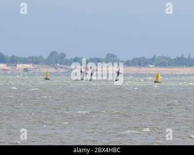 Sheerness, Kent, Großbritannien. Juni 2020. UK Wetter: Ein wolkig-windiger Morgen in Sheerness. Die Masten des SS Richard Montgomery Wracks. Quelle: James Bell/Alamy Live News Stockfoto