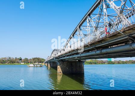Truong Tien Brücke, überqueren Parfüm River, Hue, Vietnam Stockfoto