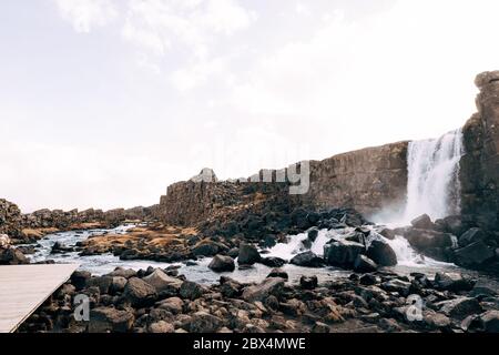 Ehsaraurfoss fällt auf dem Ehmarau River, der Silfra-Verwerfung, dem Tingwedlire Valley in Island. Stockfoto