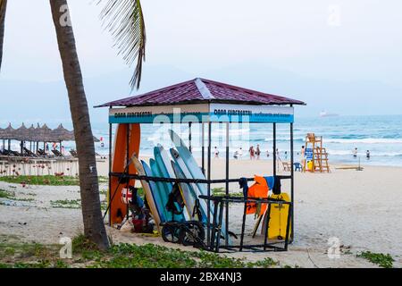 Surfbretter und Wakeboards, My Khe Beach, Danang, Vietnam Stockfoto