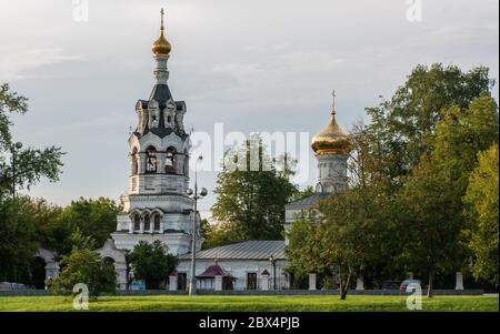 Kirche des Propheten Elijah und die Erhöhung des Heiligen Kreuzes in Tscherkizow in Moskau. Stockfoto