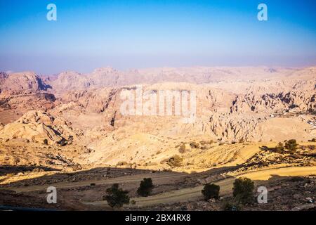 Der alten Handelsstraße, bekannt als des Königs Highway zwischen Aqaba und Petra in Jordanien. Stockfoto