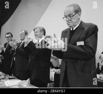 Deutschland / Parteien / SPD / 1979Parteitag in Berlin 1979 Herbert Wehner, Willy Brandt, Helmut Schmidt, Hans Koschnik [automatisierte Übersetzung] Stockfoto