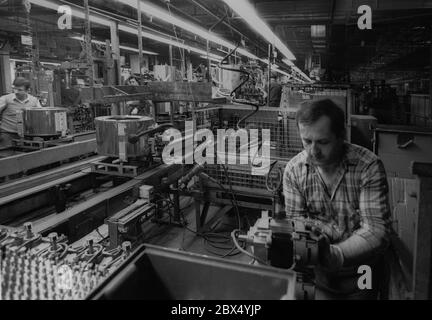 Berlin / Industrie / Arbeit / 7.11 / 1988 Siemens-Bosch. Hausgerätehaus Herstellung von Waschmaschinen // Arbeiter / Ausländer [automatisierte Übersetzung] Stockfoto