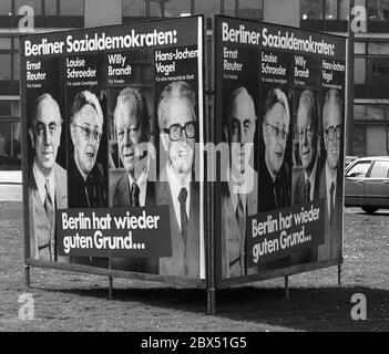 Berlin / Parteien / 1979 Wahlkampf, Wahl März 1979 für die Abgeordnetenkammer: SPD-Plakate mit vier Regierenden: Ernst Reuter, Louise Schroeder, Willy Brandt, Hans Jochen Vogel // Plakate / Wahlkampf / Wahlkampf Stockfoto