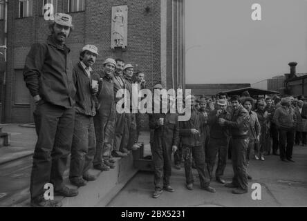 Berlin / Reinickendorf / Ausländer / 3.3.1981 Warnstreik der IG-Metall bei der Wagon-Union. Viele Mitarbeiter sind Ausländer, meist Türken // Streik / Union / [automatisierte Übersetzung] Stockfoto