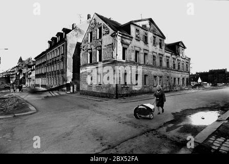 Sachsen / Ortschaften / DDR-Staat / März 1990 Leipzig, Bezirk Connewitz. Die verfallene Altstadt aus dem 19. Jahrhundert sollte abgerissen werden. Anfang 1990 stoppte der runde Tisch den Abriss. // Staaten / Zerfall / Stadt / [automatisierte Übersetzung] Stockfoto