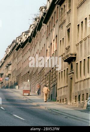 DDR-Staat / Sachsen / Wohnmieter / 6/ 1990 Chemnitz (Karl-Marx-Stadt): Wohnviertel Sonnenberg. Das Viertel ist ziemlich heruntergekommen. Große Teile davon sollen abgerissen werden. //Architektur / Gründungszeit / Leben [automatisierte Übersetzung] Stockfoto