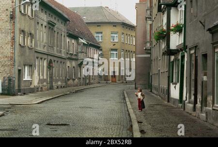 Länder / Sachsen-Anhalt / DDR-Land / 10 / 1989 Altstadt von Aschersleben. Im Oktober 1989 war die DDR noch in vollem Umfang in der Macht // Verfall / DDR-Land [automatisierte Übersetzung] Stockfoto