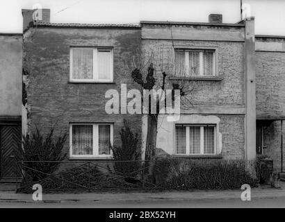 Sachsen-Anhalt / DDR Land / 1990 Dessau, Gropius Siedlung: Kastenhäuser von Martin Gropius // DDR / Architektur / Stil / Bauhaus / Wohnen Stockfoto