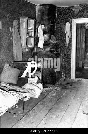 Blick in die Ausstellung 'das sowjetische Paradies' im Berliner Lustgarten: Ein Slum in der Ausstellung. Stockfoto