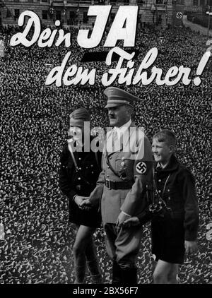 1938 wurde Adolf Hitler mit dem Slogan "ein Ja dem Führer" bei einem Referendum über einen Großdeutschen Reichstag in Deutschland und Österreich gefördert. Adolf Hitler mit Mitgliedern der Jungvolk war ein populäres Propagandafoto für diese Gelegenheit. (Zeitgenössische Retusche) Stockfoto