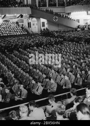 Blick auf eine große Kundgebung im Berliner Sportpalast während der Rede von Joseph Goebbels am Ende des Berliner Studententags. Stockfoto