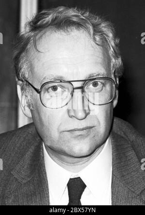 Edmund Stoiber - 28.09.1941 Bayerischer CSU-Politiker in seiner früheren Funktion als Staatssekretär und Leiter der Bayerischen Staatskanzlei bei einer CSU-Veranstaltung am 22.01.1983 in München, seit 1993 Ministerpräsident des Freistaates Bayern, seit 1999 Vorsitzender der CSU, 2002 Kanzlerkandidat der CDU/CSU bei der Bundestagswahl. Stockfoto