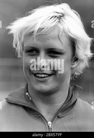 Ilona Slupianek, geboren 24.09.1956 in Schoknecht. Eine ostdeutsche Athletin, Olympiasiegerin bei den Olympischen Spielen 1980 in Moskau im Frauenschoss. 1977 wurde sie als erste ostdeutsche Sportlerin auf Doping positiv getestet und für ein Jahr gesperrt. Zwischen 1976-1986 war sie Vertreterin der Volkskammer. Porträt bei den Leichtathletik-Halleneuropameisterschaften am 21. Februar 1976 in München. Stockfoto