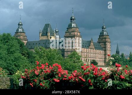 Schloss Johannisburg war die zweite Residenz der Mainzer Kurfürsten und Erzbischöfe. Kurfürst Johann Schweickard von Kronberg hatte 1607 den Kurfürstlichen Baumeister Georg Ridinger mit der Planung der Burg beauftragt. (Undated Foto) Stockfoto
