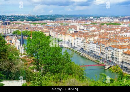 Der Fluss Saone und das Stadtzentrum, von den Gärten von Abbe Larue aus gesehen, in Lyon, Frankreich Stockfoto