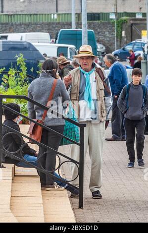 Bantry, West Cork, Irland. Juni 2020. Der verurteilte Mörder Ian Bailey war heute auf dem Bantry Friday Market. Bailey wurde in seiner Abwesenheit wegen des Mordes an Sophie Toscan Du Plantier im Jahre 1996 vor einem Pariser Gericht verurteilt. Bailey kämpft derzeit gegen eine Auslieferung an Frankreich, um sich einem neuen Prozess zu stellen, wo er, wenn er verurteilt wird, 25 Jahre Gefängnis bekommen könnte. Credit: AG News/Alamy Live News. Stockfoto