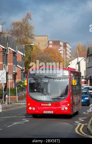 Bus in der Stadt Swansea, Wales, Großbritannien. Stockfoto