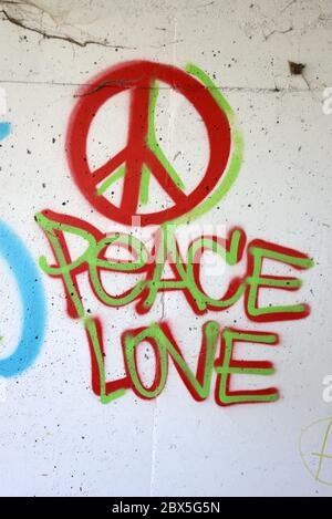 Peace and Love Symbol & Graffiti Stockfoto