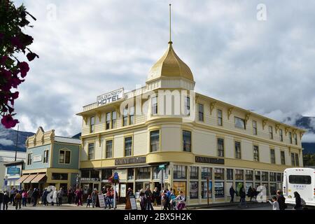 Das Golden North Hotel, an der Ecke Broadway und 3rd Avenue, Skagway, Alaska, USA, August 2019. Stockfoto