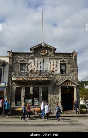 Arctic Brotherhood Hall, Camp Skagway No 1, am Broadway,. Es ist jetzt das Skagway Convention & Visitors Bureau. Skagway, Alaska, USA, August 2019. Stockfoto