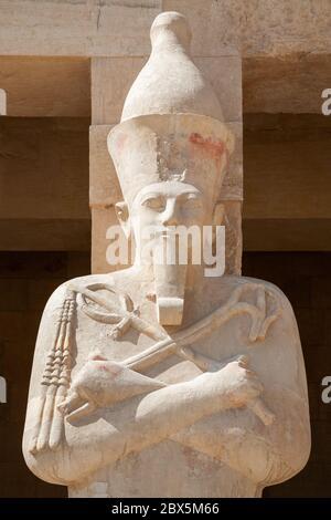 Skulptur am Tempel der Hatschepsut auch bekannt als Djeser-djeseru, Oberägypten Stockfoto