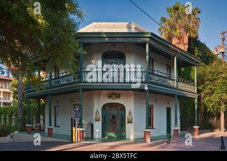 Das Tack Room Steakhouse, Bruni-Cantu Building (1884), beherbergte die erste Telefonanlage in Laredo, San Agustin Plaza, Laredo, Texas, USA Stockfoto