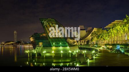 SINGAPORE CITY, SINGAPUR - 15. FEBRUAR 2020: Louis Vuitton Shop in Singapore Marina Bay Stockfoto