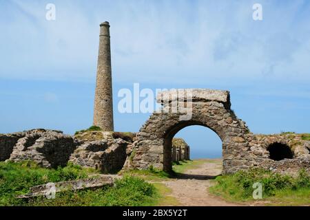 Zinnminen an der Küste von Botallack, einem Weltkulturerbe, Cornwall, Großbritannien - John Gollop Stockfoto