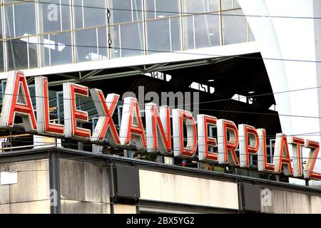 Berlin Mitte Alexanderplatz Schriftzug Stockfoto