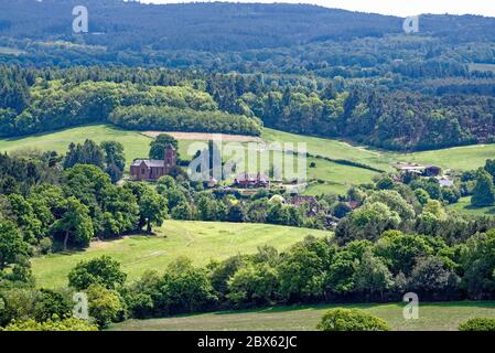 Der Blick von Newlands Corner in der Nähe von Guildford mit Blick auf Albury Dorf in den Surrey Hills England UK Stockfoto