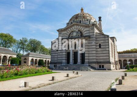 Friedhof Père Lachaise, Paris, Frankreich. Die größte in Frankreich und die am meisten besuchte Nekropole der Welt. Schöne Aufnahme des Krematorium-Kolumbariums Stockfoto