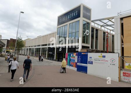 Die Glassworks-Entwicklung im Bau im Stadtzentrum von Barnsley, einer Entwicklung zwischen Queensbury und Barnsley Council Stockfoto