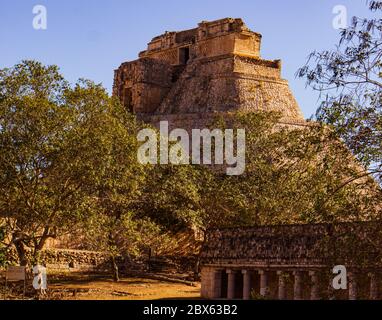 Die architektonischen Wunder der Maya-Tempel in Uxmal, Mexiko erhalten Stockfoto