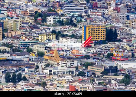 Quito, Ecuador 15. Juni 2011: Martinair Cargo McDonnell Douglas MD-11F Flugzeug am Flughafen Quito UIO in Ecuador. Stockfoto