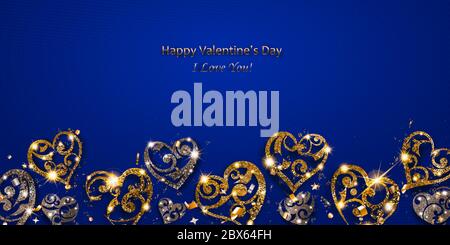 Valentinskarte mit glänzenden Herzen aus Silber und Gold funkelt mit Glares und Schatten auf blauem Hintergrund Stock Vektor