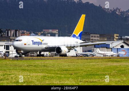 Quito, Ecuador 15. Juni 2011: Tampa Cargo Boeing 767-200ER BDSF Flugzeug am Flughafen Quito UIO in Ecuador. Boeing ist ein amerikanischer Flugzeughersteller Stockfoto