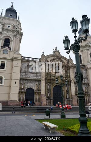 Kathedrale von Plaza de Armas von Lima Stockfoto