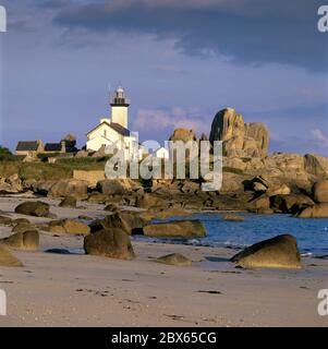 Pointe de Pontusval Lighthouse, Brignogan Plage, Finistere, Bretagne, Frankreich Stockfoto