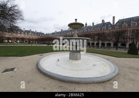 Frankreich, paris Place des vouges 2020-12: Ursprünglich Place Royale, ist der älteste geplante Platz in Paris, Frankreich. Es liegt im Marais Viertel, Stockfoto