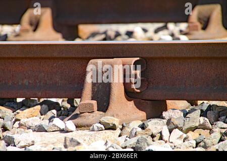 Nahaufnahme der rostigen Eisenbahnstrecke Stockfoto