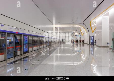 Peking, China 30. September 2019: MRT Metro Station am Beijing Daxing New International Airport PKX in China. Stockfoto