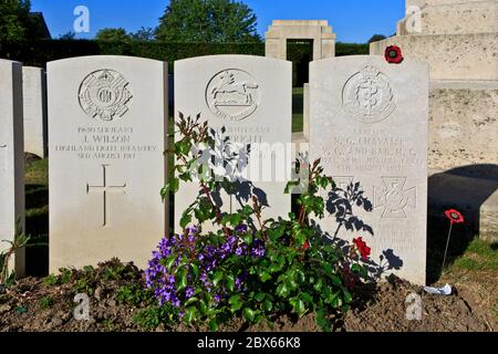 Grab des englischen Doppelkapitäns Noel Godfrey Chavasse (1884-1917) des Victoria Cross auf dem Brandhoek New Military Cemetery in Ypern, Belgien Stockfoto