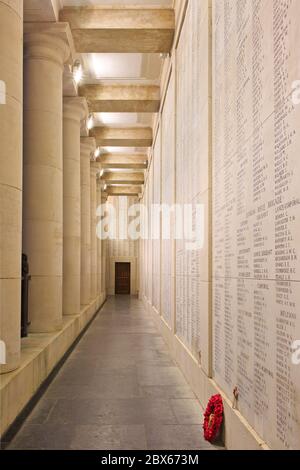 Die Namen von Tausenden von britischen und Commonwealth Soldaten, die während des Zweiten Weltkrieges starb ich auf dem Menin Gate Memorial zu den fehlenden in Ypern, Belgien Stockfoto