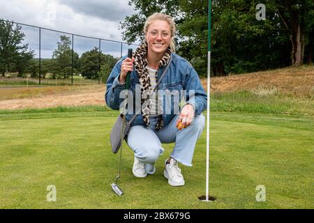 Arnhem, Niederlande. Mai 2020. ARNHEM, 05-06-2020, Niederlande, dutchnews, Pressemoment Königlich Niederländischer Schwimmverband, Kira Toussaint während des Pitch & Putt Turniers im Papendal Credit: Pro Shots/Alamy Live News Stockfoto